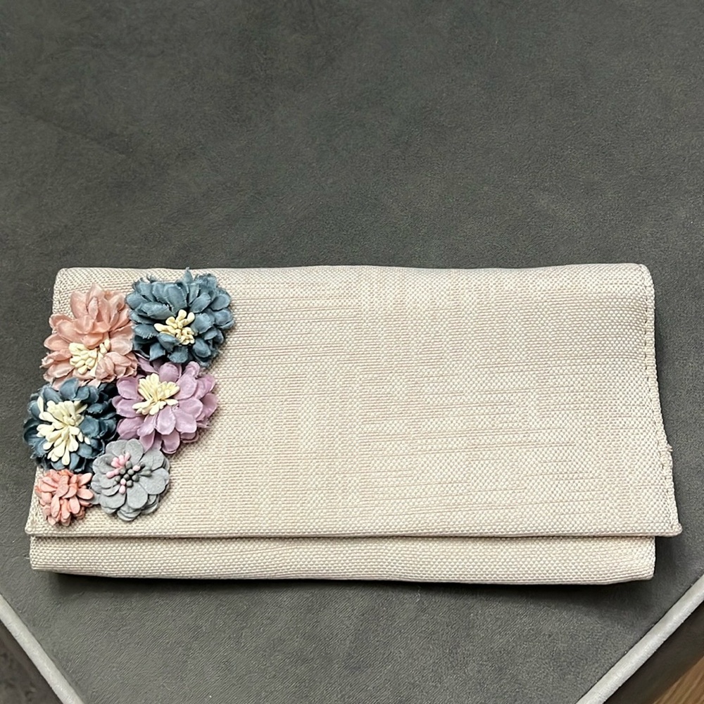 Linen like clutch or shoulder bag with fabric flowers magnet open with chain